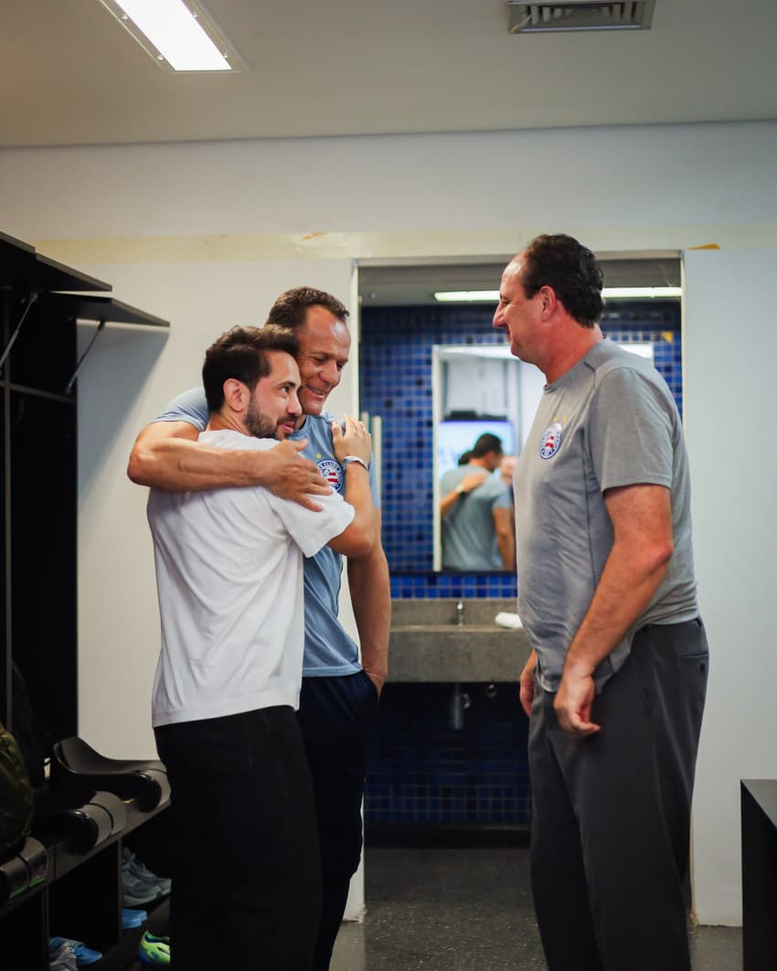 Reencontro de Everton Ribeiro com a comissão técnica do Bahia (Foto: Letícia Martins / EC Bahia)
