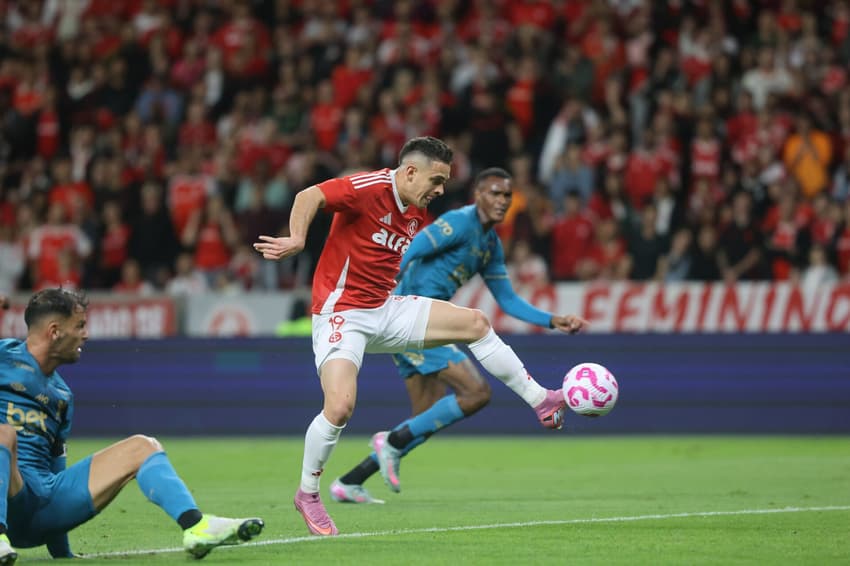Rafael Borré marca gol do Internacional (