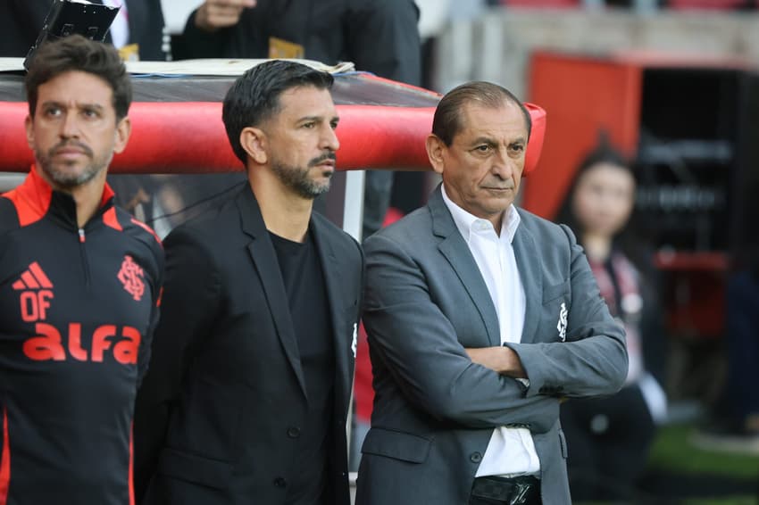 Emiliano e Ramón Díaz, auxiliar e técnico do Internacional