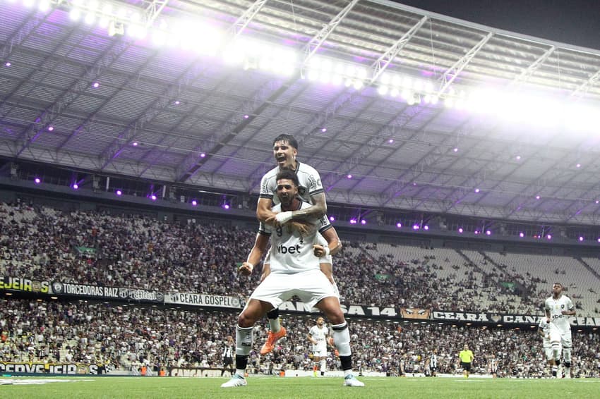 Chris Ramos e Correa comemorando gol do Botafogo (Foto: Vítor Silva/Botafogo)