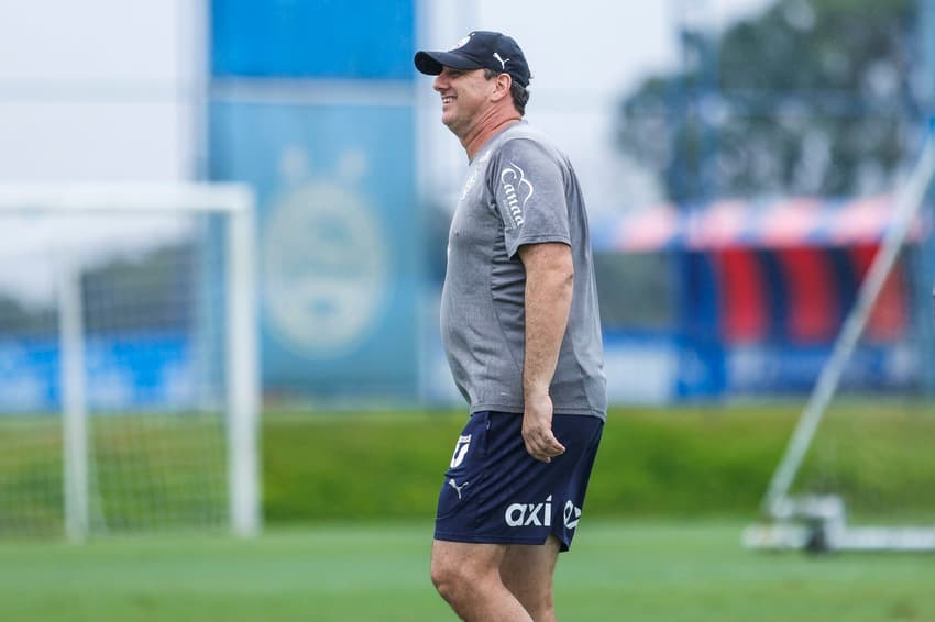 Rogério Ceni em momento descontração em treino (Foto: Rafael Rodrigues / EC Bahia)