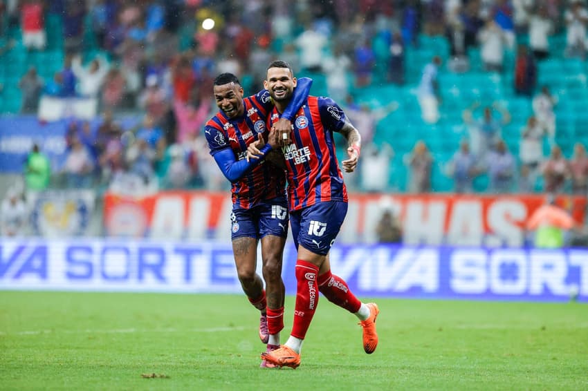 Jean Lucas e Willian José comemoram gol do Bahia contra o Inter (Foto: Rafael Rodrigues / EC Bahia)