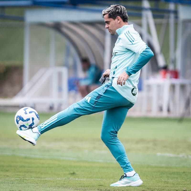 Lateral Fagner do Cruzeiro em treino na Toca da Raposa (Foto: Gustavo Aleixo/Cruzeiro)