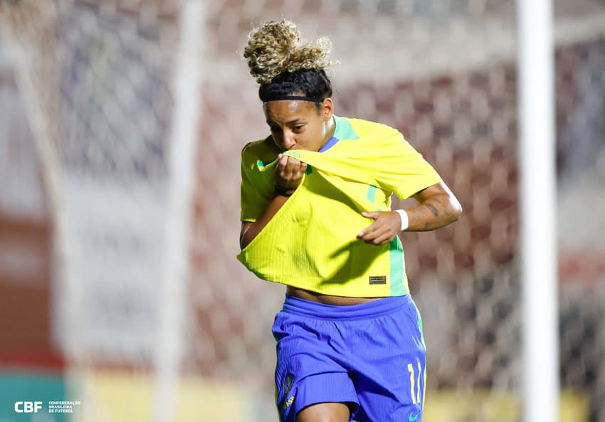 Dudinha comemora gol pela Seleção feminina sub-20. (Foto: Rafael Ribeiro/CBF)