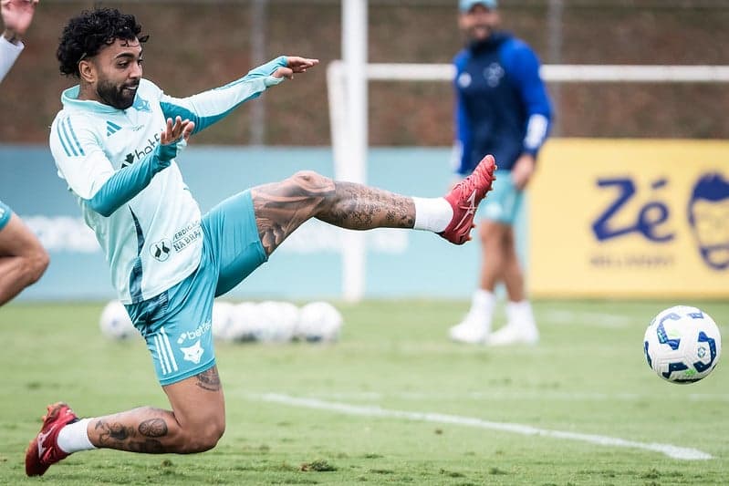 Atacante Gabigol, do Cruzeiro, em treino na Toca da Raposa (Foto: Gustavo Aleixo/Cruzeiro)