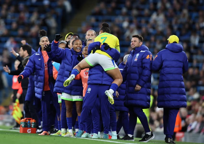 Dudinha comemora gol pela Seleção em Brasil x Inglaterra. (Foto: Lívia Villas Boas / CBF)