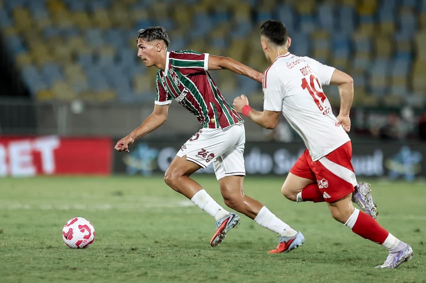 Bernal em ação em Fluminense x Internacional (FOTO: LUCAS MERÇON e MARCELO GONÇALVES / FLUMINENSE F.C.)