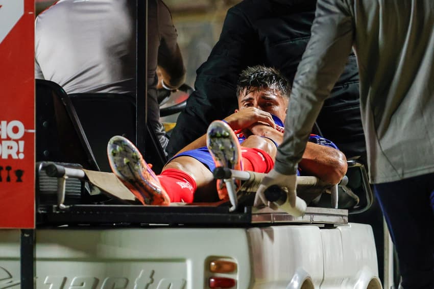 Sanabria sai de campo chorando contra o São Paulo (Foto: Rafael Rodrigues / EC Bahia)