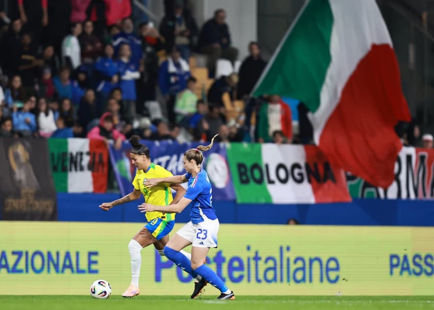 Amanda Gutierres, da Seleção Brasileira, contra a Itália. (Foto: Lívia Villas Boas/ CBF)