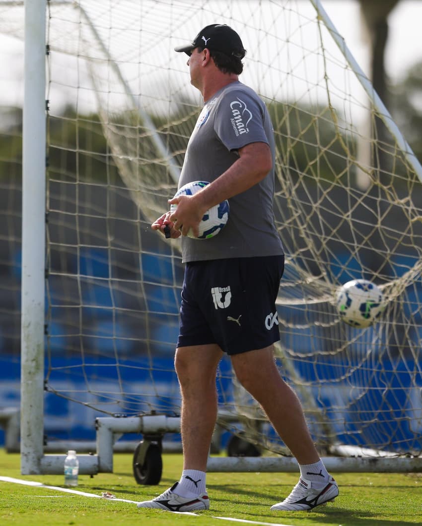 Rogério Ceni comanda treino do Bahia (Foto: Letícia Martins / EC Bahia)