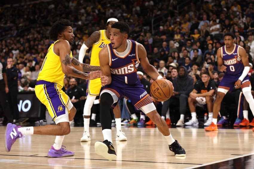 Devin Booker foi o principal jogador da partida (Foto: Katharine Lotze / Getty Images / AFP)