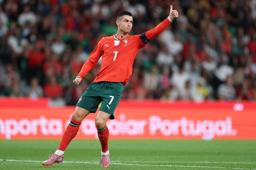 Cristiano Ronaldo em ação na partida entre Portugal e Irlanda (Foto: Patricia de Melo Moreira / AFP)