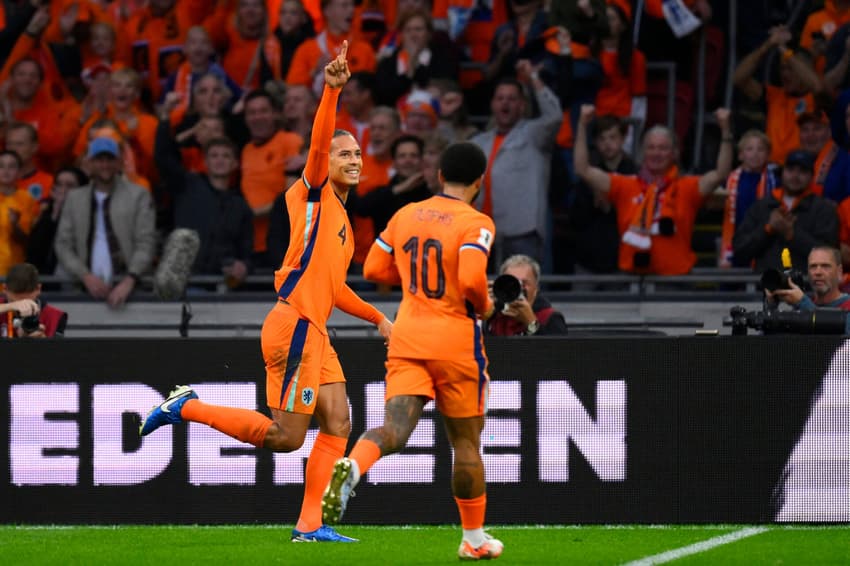 Virgil van Dijk marcou um dos gols da goleada da Holanda sobre a Finlândia (Foto: JOHN THYS / AFP)