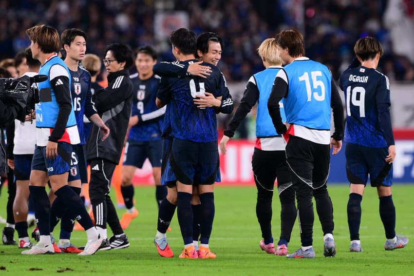 Jogadores do Japão comemoram vitória sobre o Brasil (Foto: Yuichi Yamazaki/AFP)