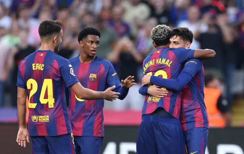 Pedri, Lamine Yamal, Eric García e Alejandro Baldé serão titulares do Barcelona contra o Olympiacos na Champions League (Foto: Josep LAGO / AFP)