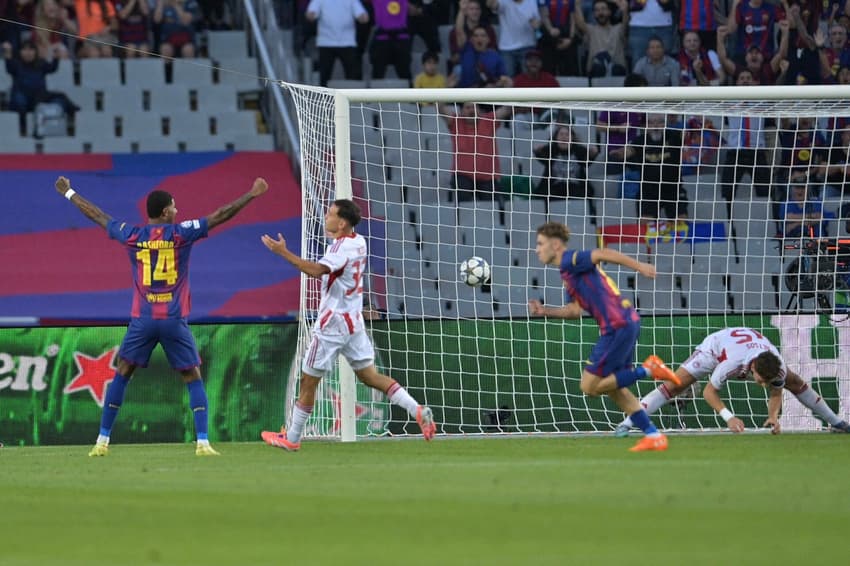Com três gols de Fermín López, o Barcelona venceu o Olympiacos na Champions League (Foto: MANAURE QUINTERO / AFP)