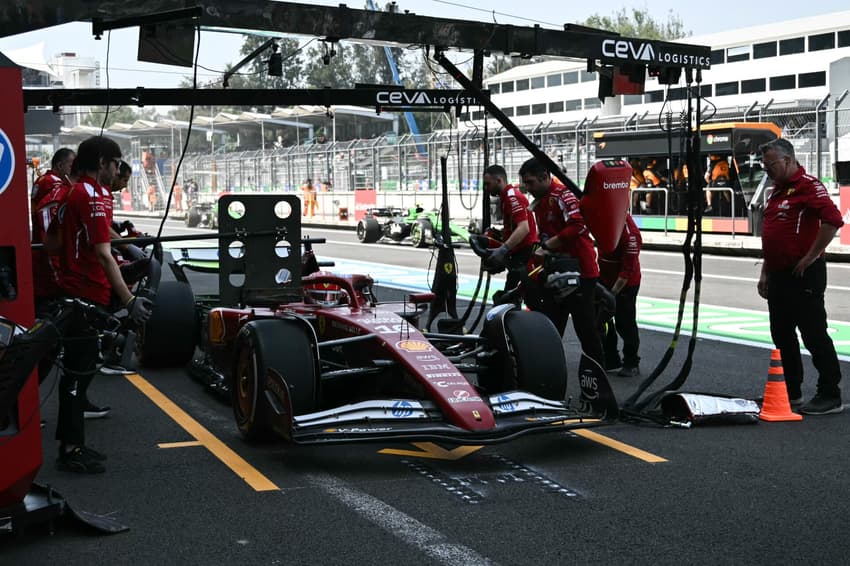 Charles Leclerc lidera TL1 do GP do México (Foto: Carl DE SOUZA / AFP)
