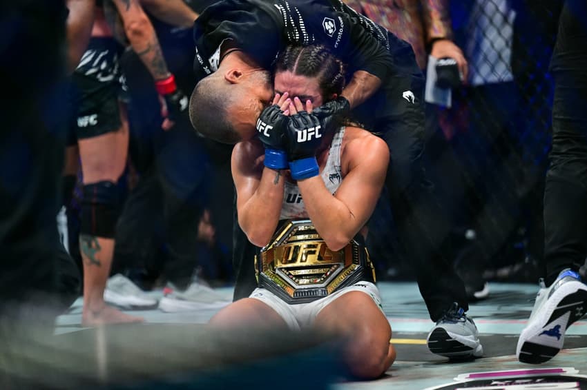 Mackenzie se consagrou campeã do peso palha do UFC (Foto: Giuseppe CACACE / AFP)