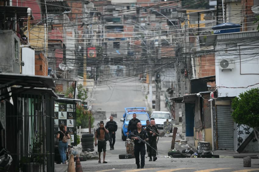 O Rio de Janeiro enfrentou nesta terça-feira (28) uma megaoperação policial (Foto: Mauro PIMENTEL / AFP)