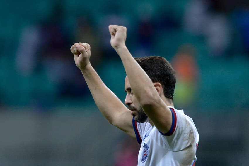 Everton Ribeiro com a camisa do Bahia (Foto: Jhony Pinho/AGIF)