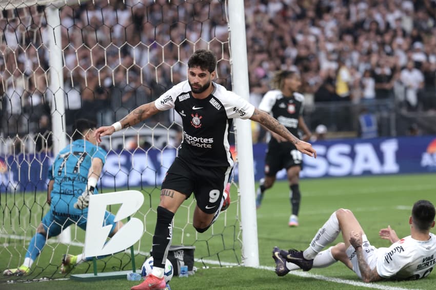Yuri Alberto marcou seis gols pelo Corinthians contra o Santos