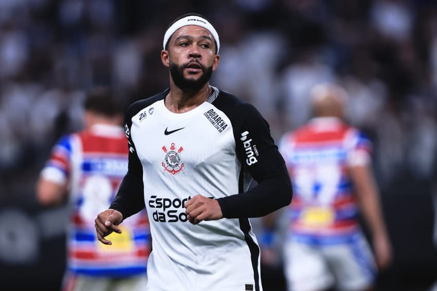 Memphis Depay deve retornar ao Corinthians contra o Mirassol (Foto: Ettore Chiereguini/AGIF)