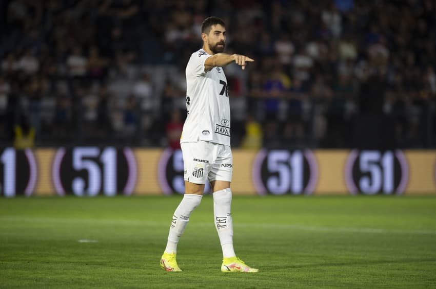 Luan Peres tem contrato com o Peixe até o fim de 2027 (Foto: Jota Erre/AGIF)