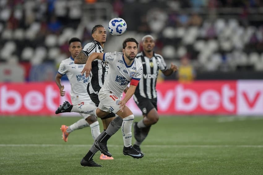 Everton Ribeiro em Botafogo x Bahia (Thiago Ribeiro/AGIF)