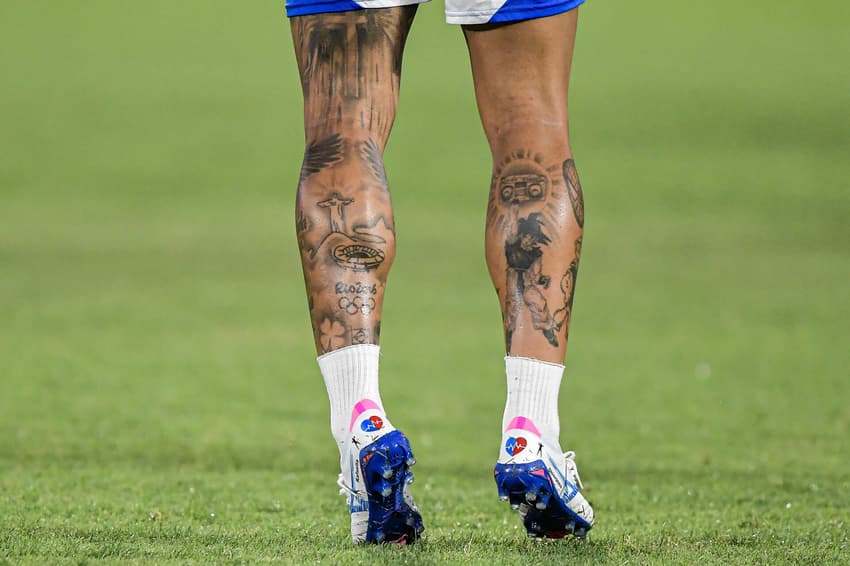 Chuteiras de Gabigol, em Flamengo 0 x 0 Cruzeiro, no Maracanã (Foto: Thiago Ribeiro/Cruzeiro)
