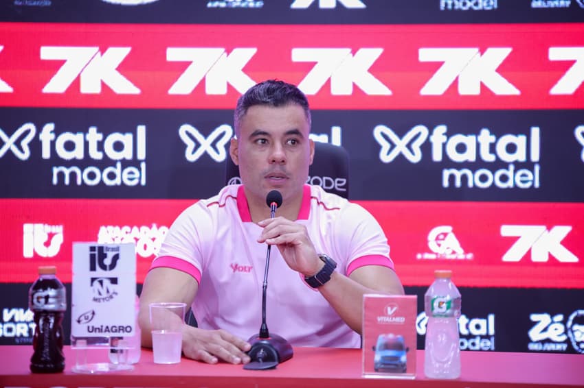Jair Ventura em entrevista coletiva depois da partida contra o Ceará (Foto: Marcio Jose/AGIF)