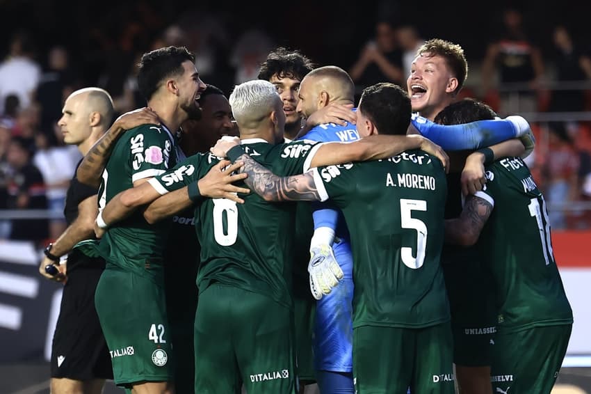 Jogadores do Palmeiras comemoram gol marcado