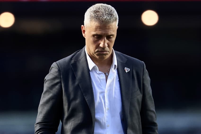 Crespo tratou arbitragem em clássico como escandalosa (Foto: Marcello Zambrana/AGIF)