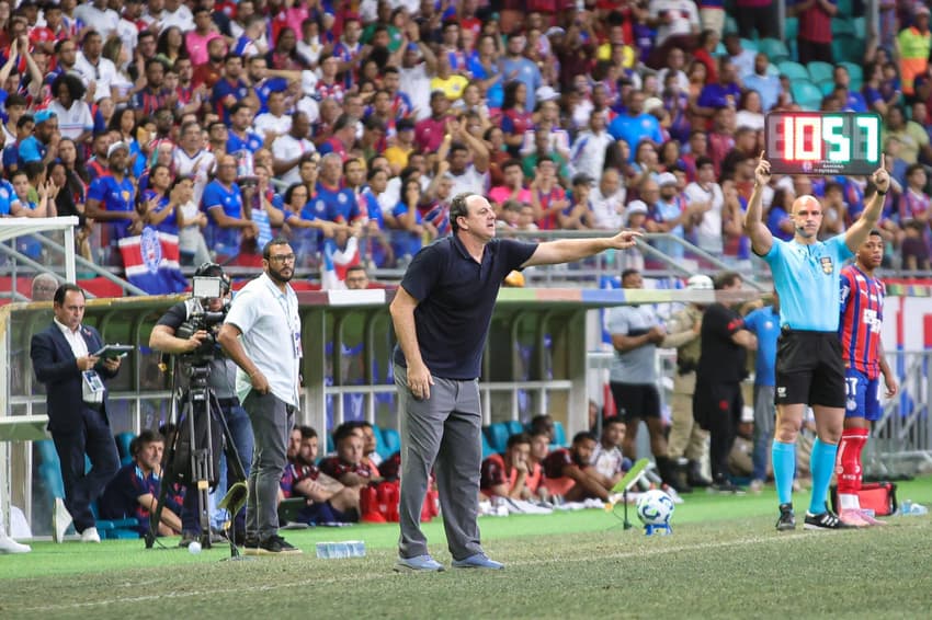 Rogério Ceni comanda o Bahia contra o Flamengo na Fonte Nova (Foto: Marcio Jose/AGIF)