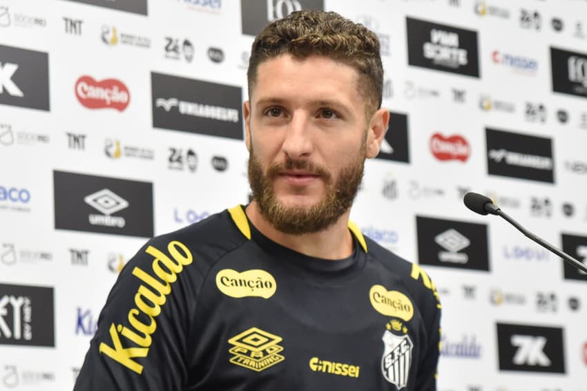 Zé Rafael foi contratado pelo Santos no início da temporada. (Foto: Jota Erre/AGIF)