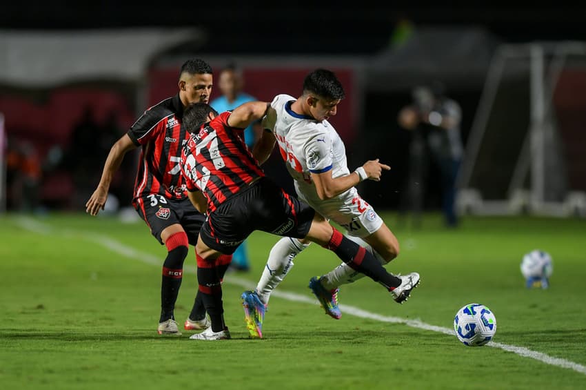 Vitória e Bahia disputaram Ba-Vi no Barradão (Foto: Jhony Pinho/AGIF)