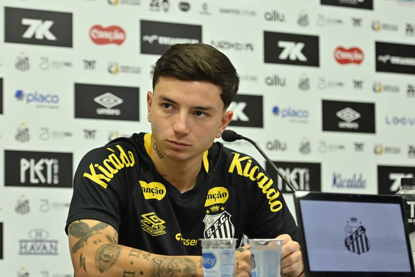 Barreal foi titular da vitória do Santos diante do Corinthians. (Foto: Jota Erre/AGIF)