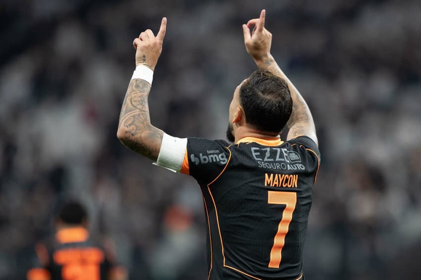 Maycon, do Corinthians, comemora o gol contra o Atlético-MG, pelo Brasileirão (Foto: Joisel Amaral/AGIF)