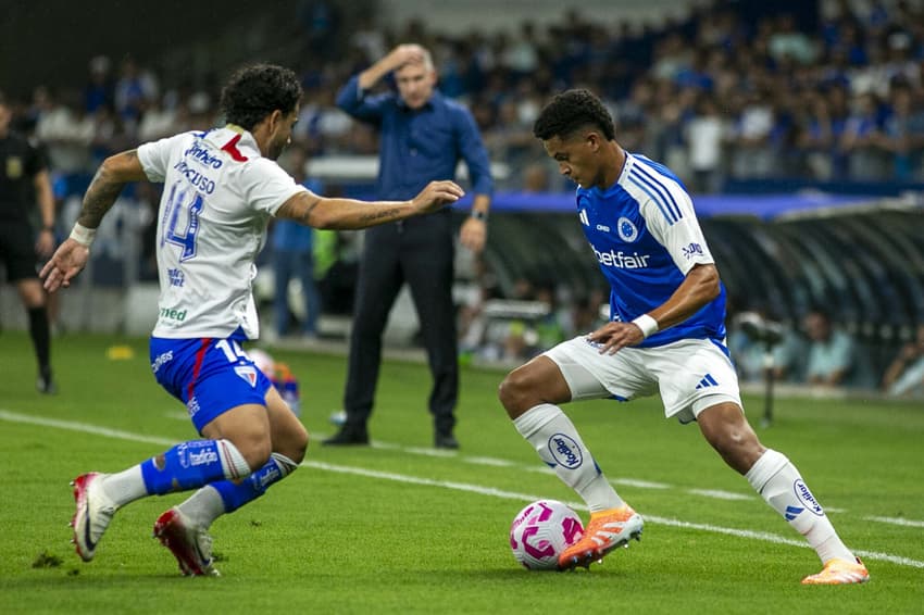 Lateral Kauã Prates, do Cruzeiro (Foto: Fernando Moreno/AGIF)