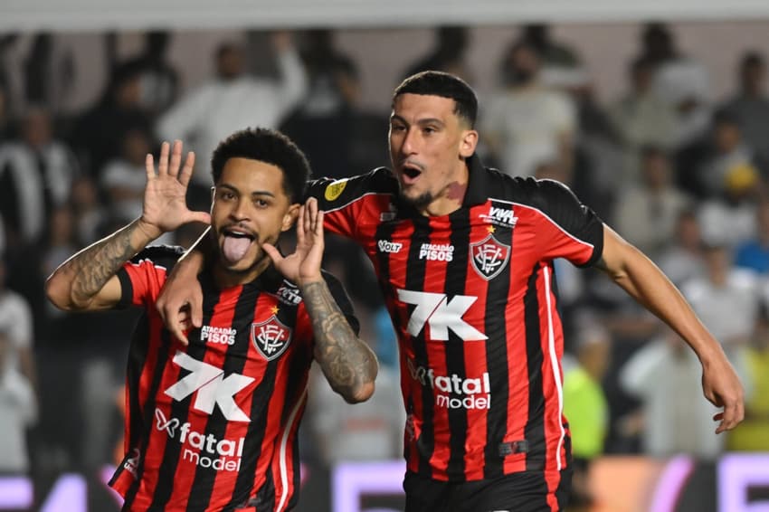 Vitória respirou após vencer o Santos (Foto: Jota Erre/AGIF)