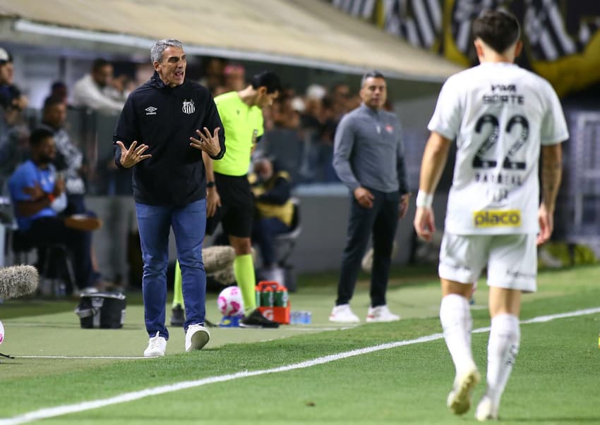 Vojvoda comandou o Peixe em oito partidas e acumula apenas duas vitórias. (Foto: Mauricio De Souza/AGIF)
