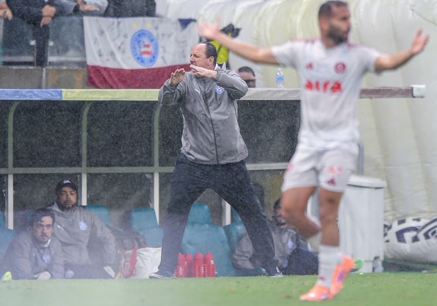Rogério Ceni comanda o Bahia contra o Inter (Foto: Jhony Pinho/AGIF)