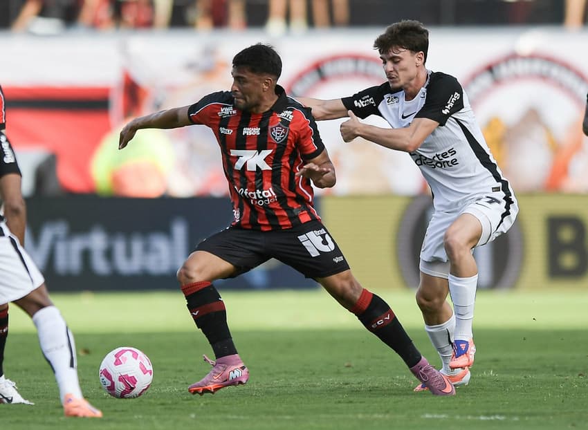 Ronald e Breno Bidon em ação no Barradão (Foto: Jhony Pinho/AGIF)