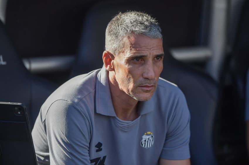 Vojvoda ainda não venceu com o Santos fora de casa. (Foto: Thiago Ribeiro/AGIF)