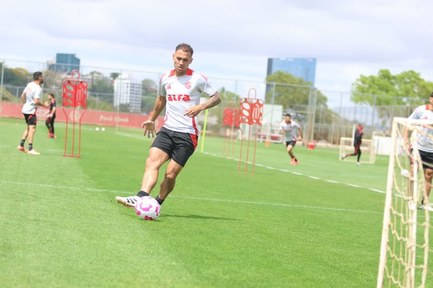 Alan Patrick, meia do Internacional