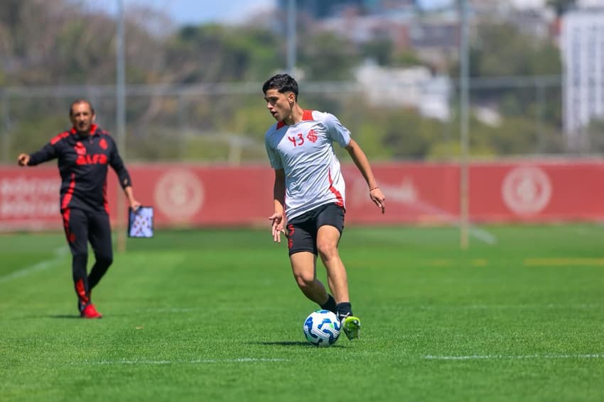 Alisson, lateral-esquerdo do Internacional