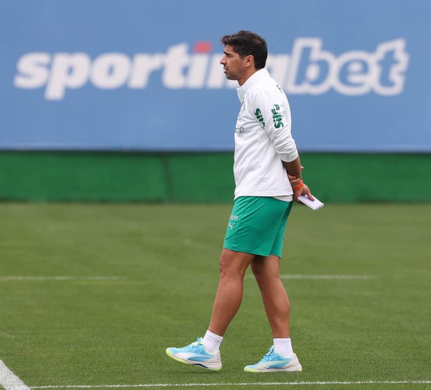 Abel Ferreira, técnico do Palmeiras, durante treino