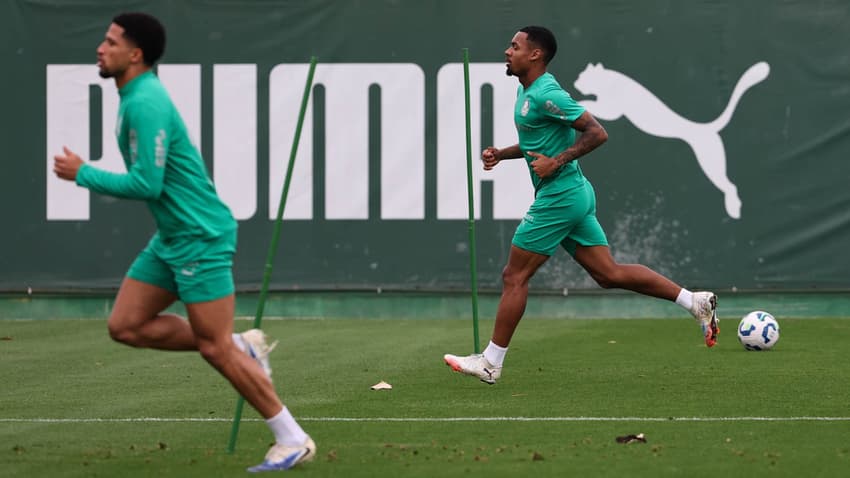 Allan durante treinamento do Palmeiras na Academia