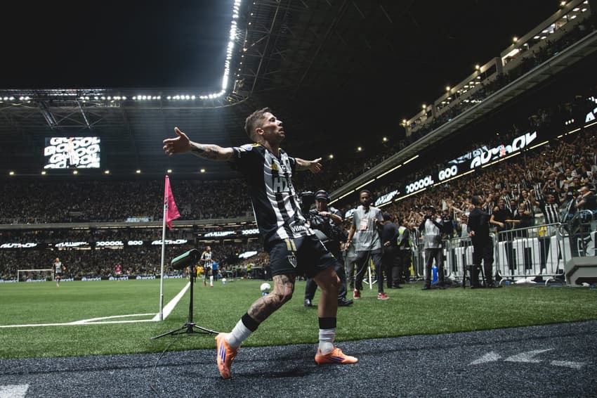 Bernard comemorando gol do Galo (Foto: Pedro Souza / Atlético)