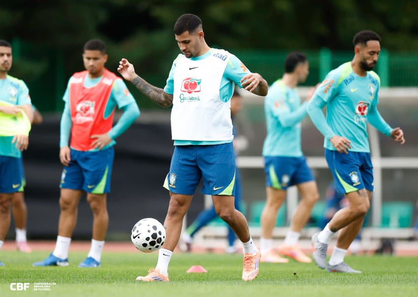 Bruno Guimarães durante treino da Seleção Brasileira