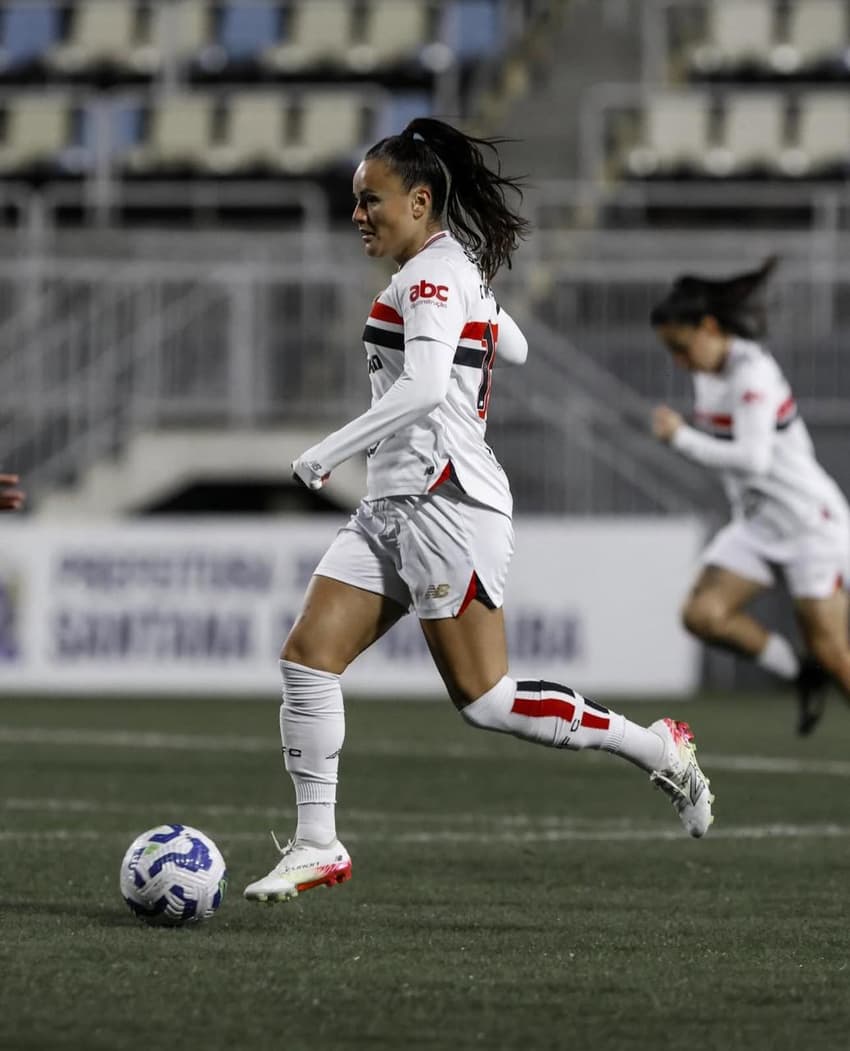 Camilinha em campo pelo São Paulo (Foto Rubens Chiri/SPFC)